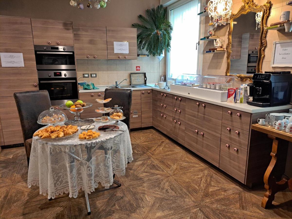 051 Room & Breakfast Болонья Екстер'єр фото